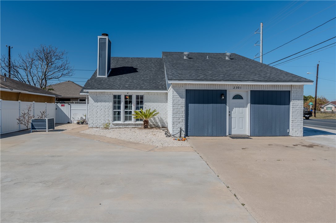 2301 Vialoux Dr Property Photo 1