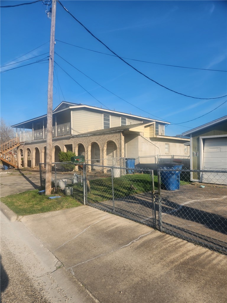 1108 Schooley St Property Photo 3