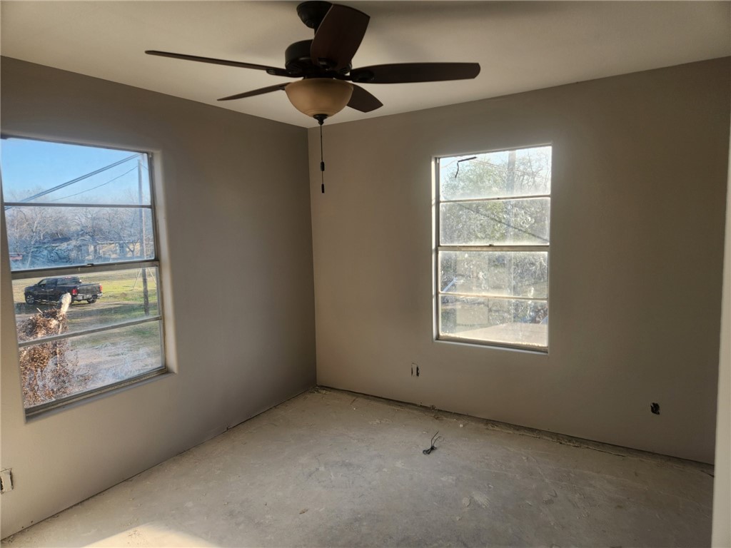 1108 Schooley St Property Photo 5