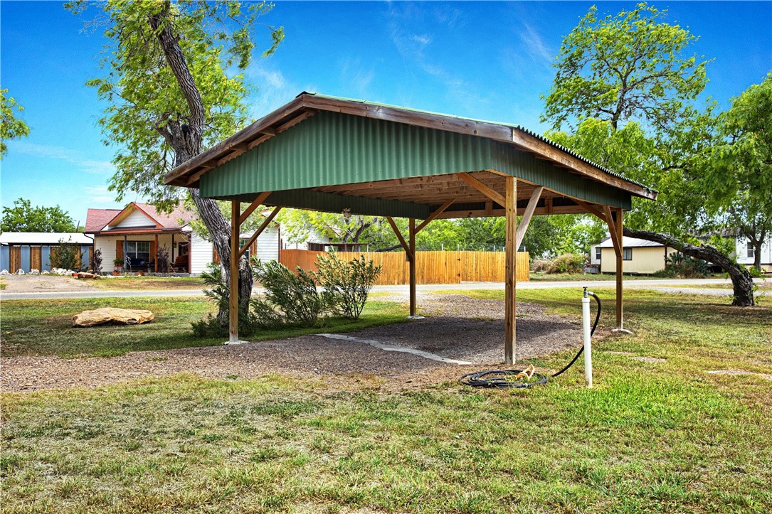10519 County Road 2343 Property Photo 5