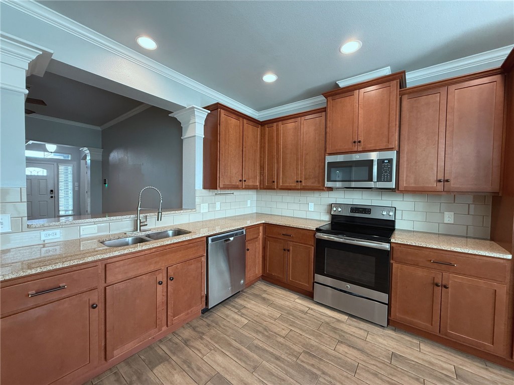 2223 Mangrove Dr Property Photo 6