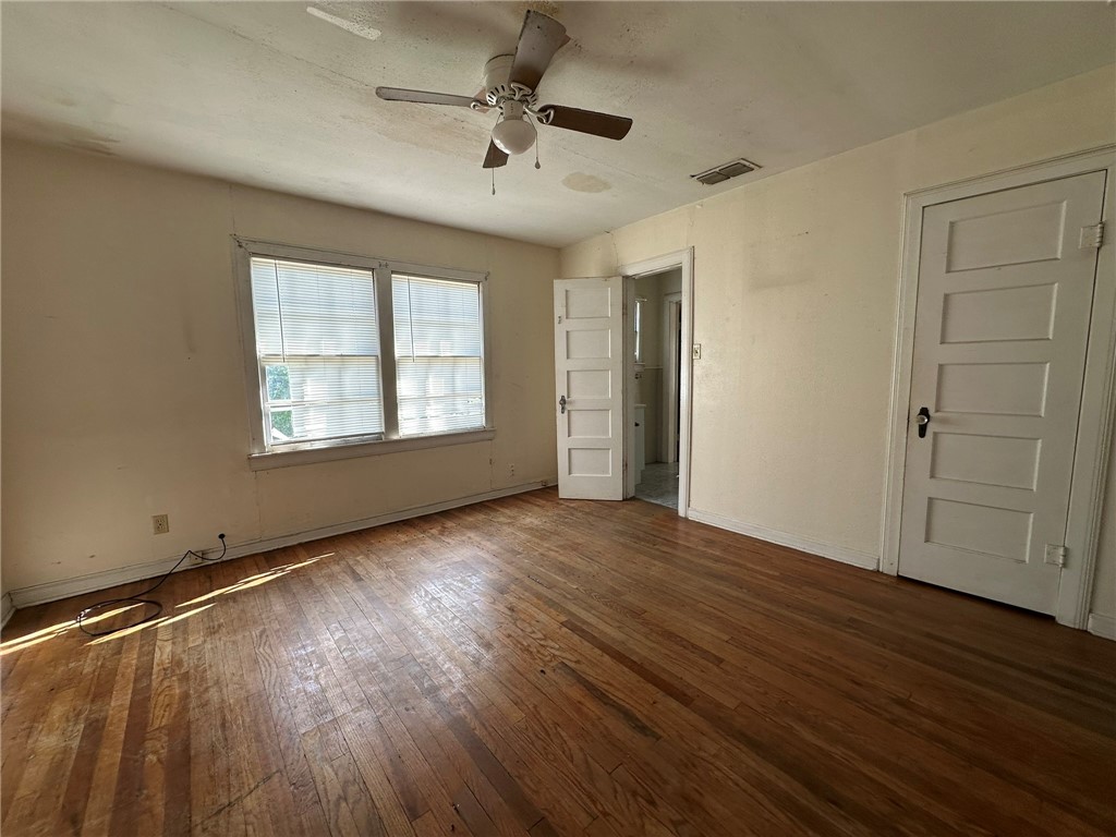 214 1/2 W Heard St C Property Photo 8