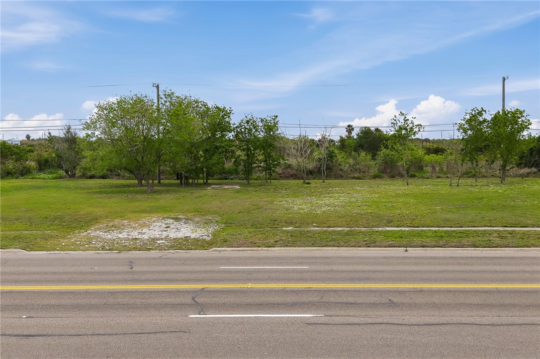 351 N Commercial St Property Photo 1