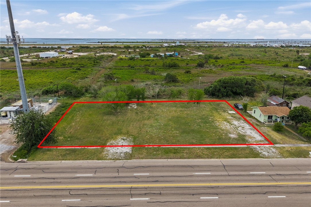 351 N Commercial St Property Photo 2