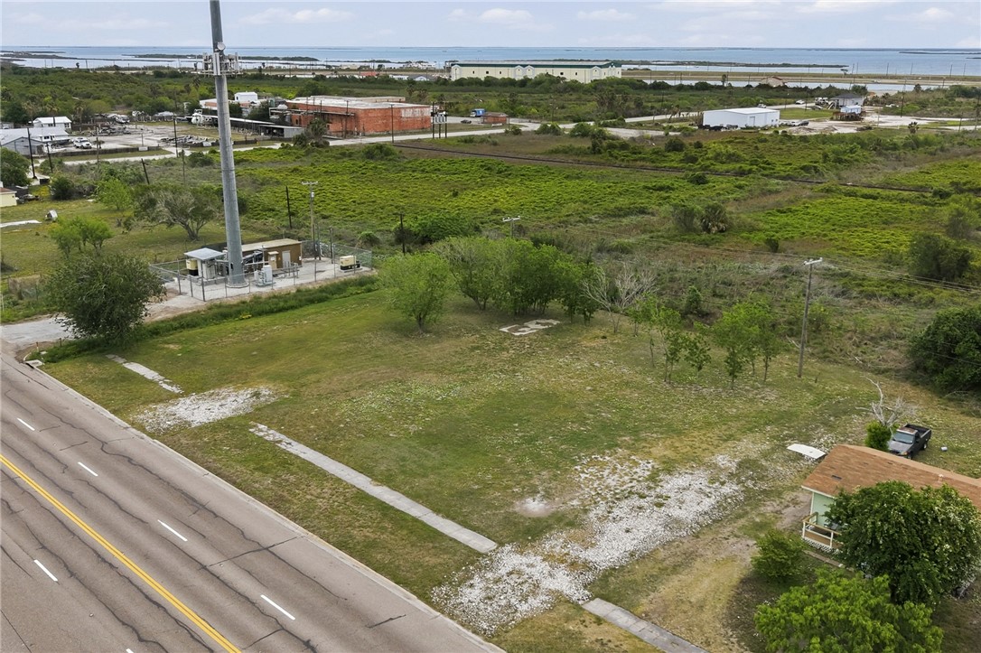 351 N Commercial St Property Photo 4