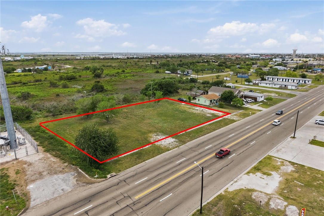 351 N Commercial St Property Photo 6