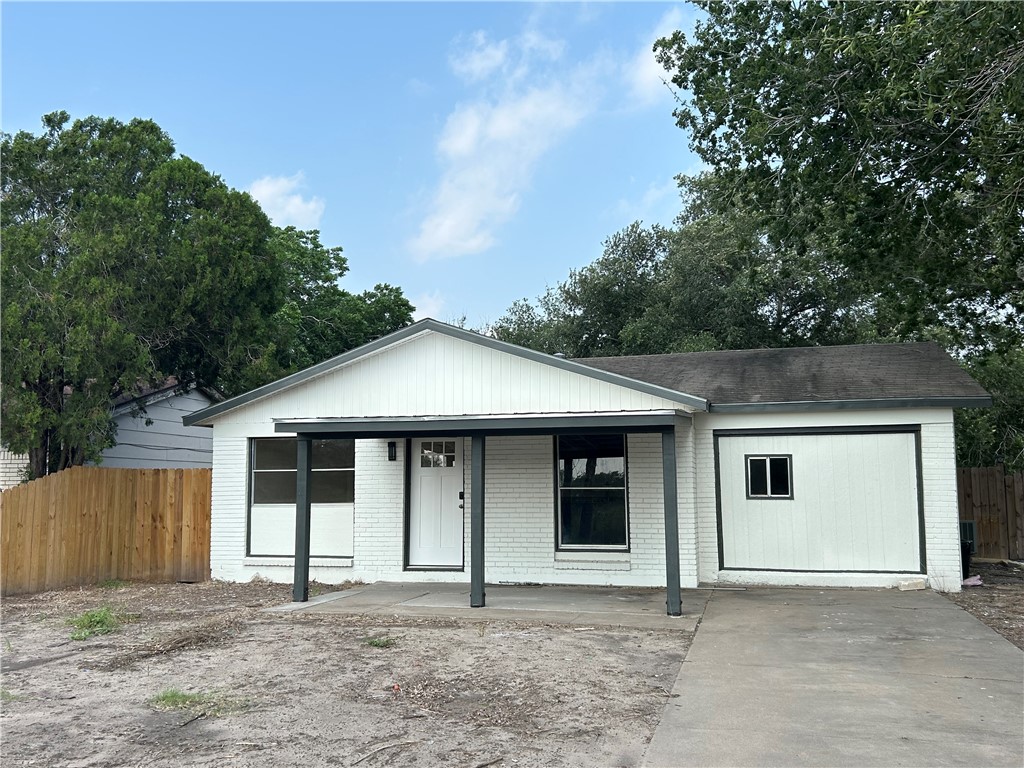 1105 Fairview Dr Property Photo 1