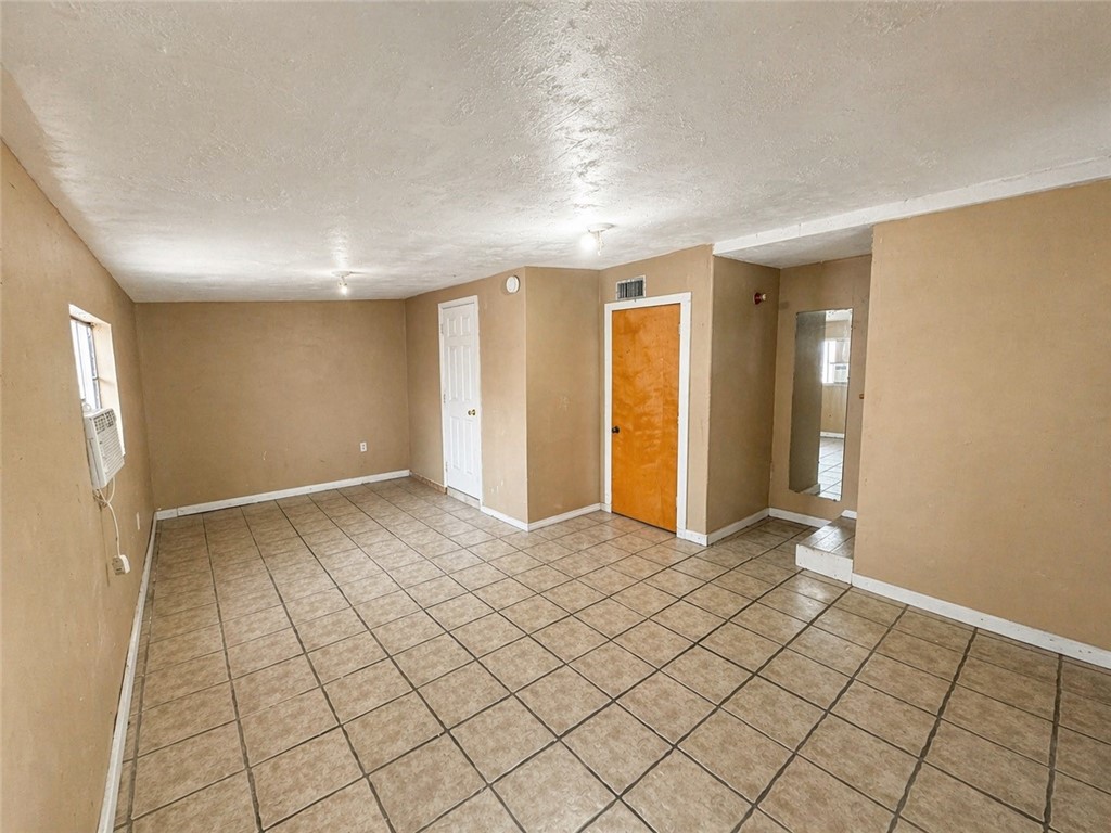 403 Staples St Property Photo 11