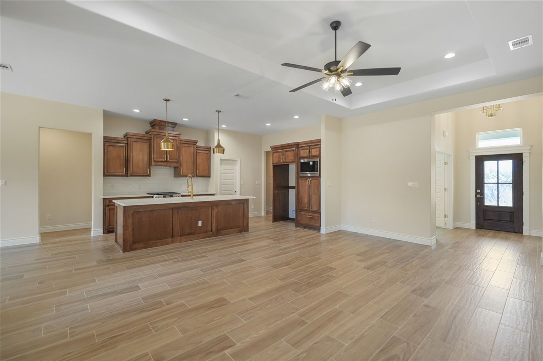 9518 Royal Oak Dr Property Photo 6