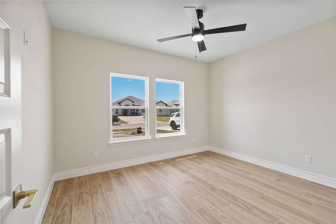 9518 Royal Oak Dr Property Photo 12