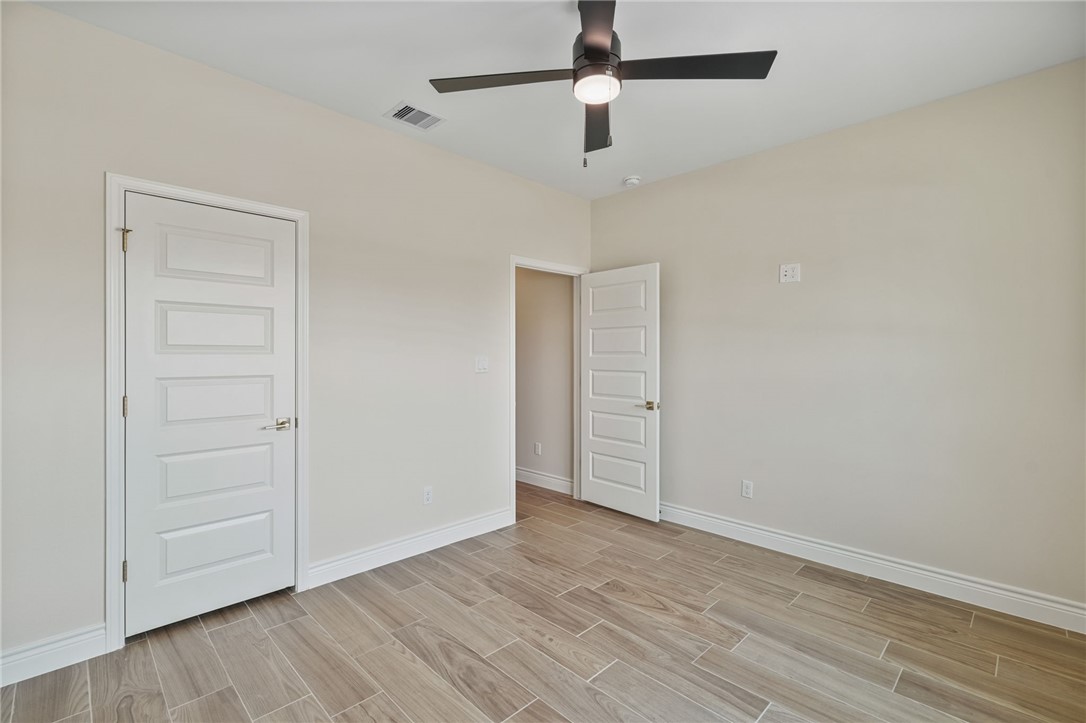 9518 Royal Oak Dr Property Photo 23