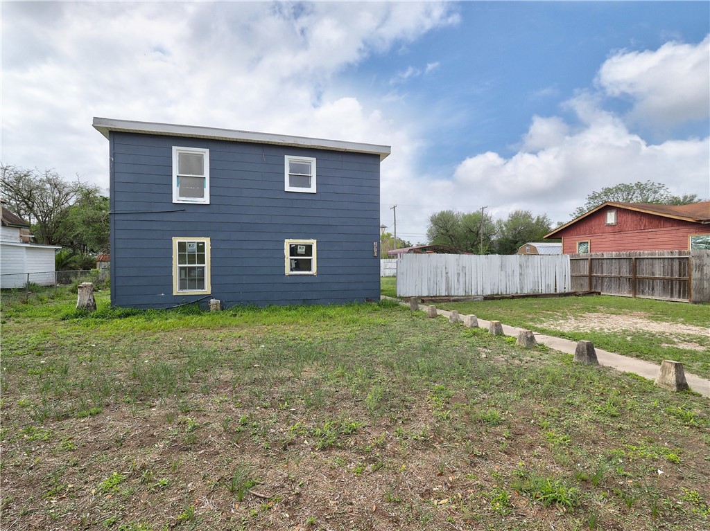 307 W Lee Ave Property Photo 2