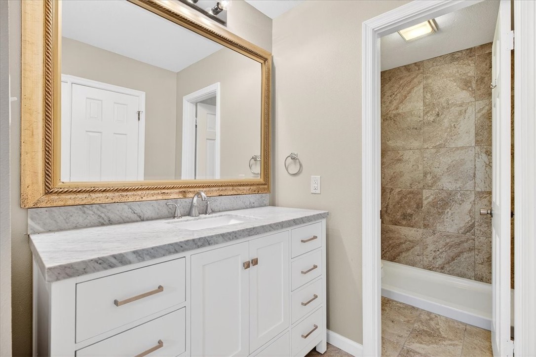 136 Port Saint Claire Property Photo 14