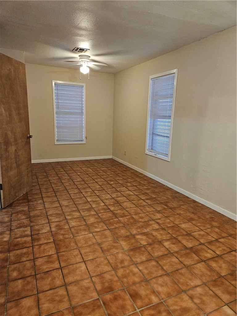 501 N Gregory Ave Property Photo 4
