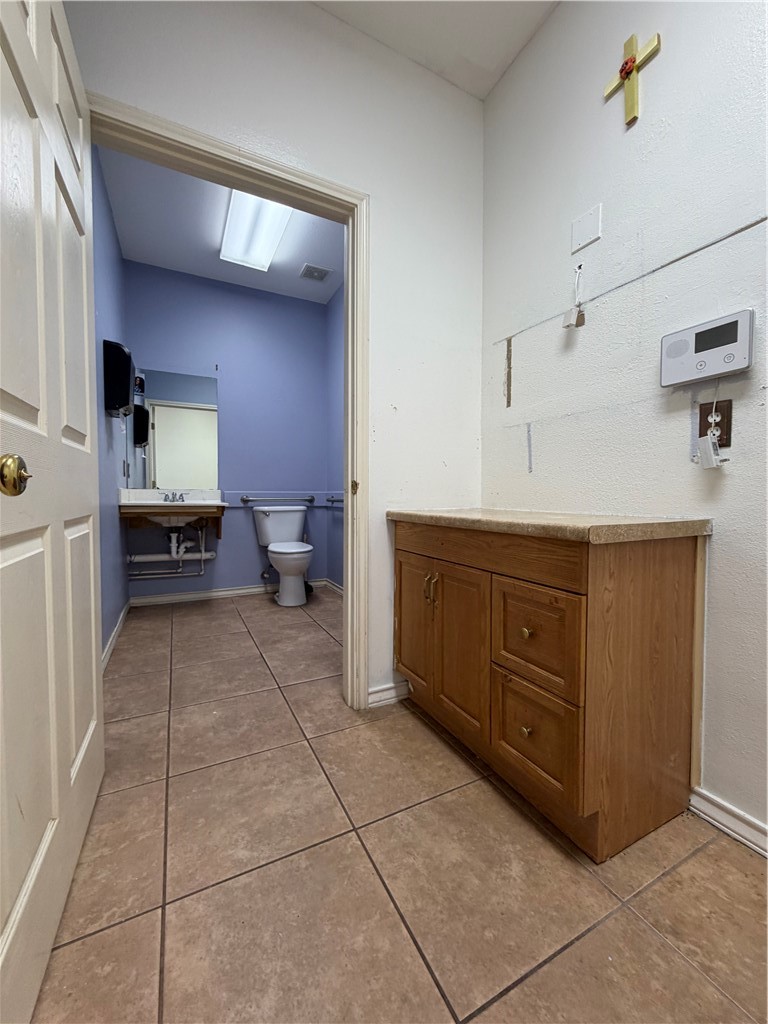 5637 Burton Lane 108 Property Photo 6
