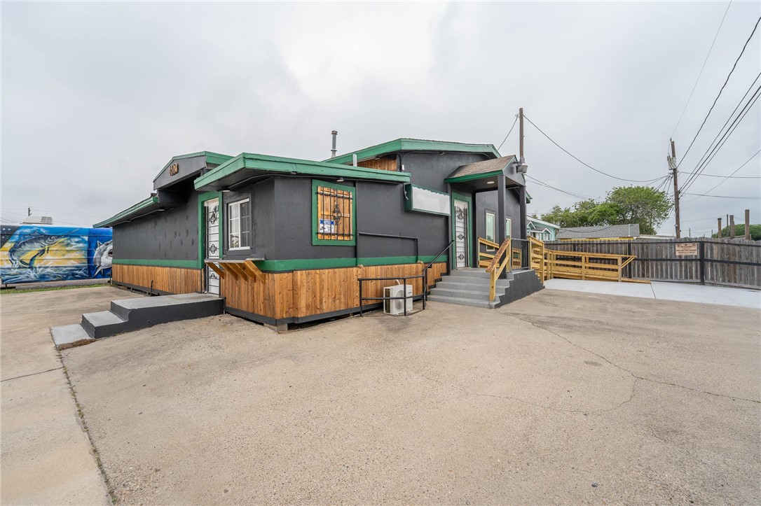 602 Nas Dr Property Photo 2