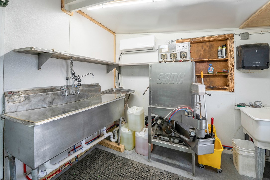 602 Nas Dr Property Photo 8