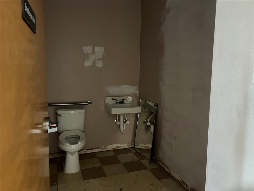 14317 Northwest Blvd B Property Photo 10