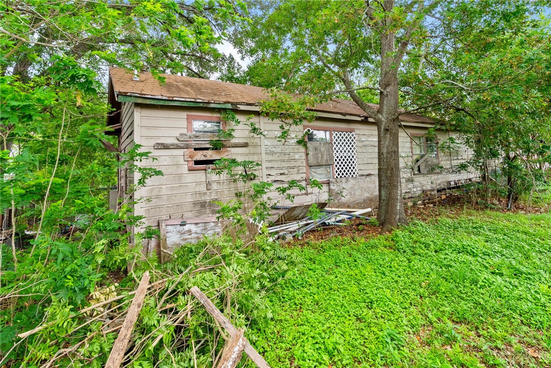 808 Elesa St Property Photo 3