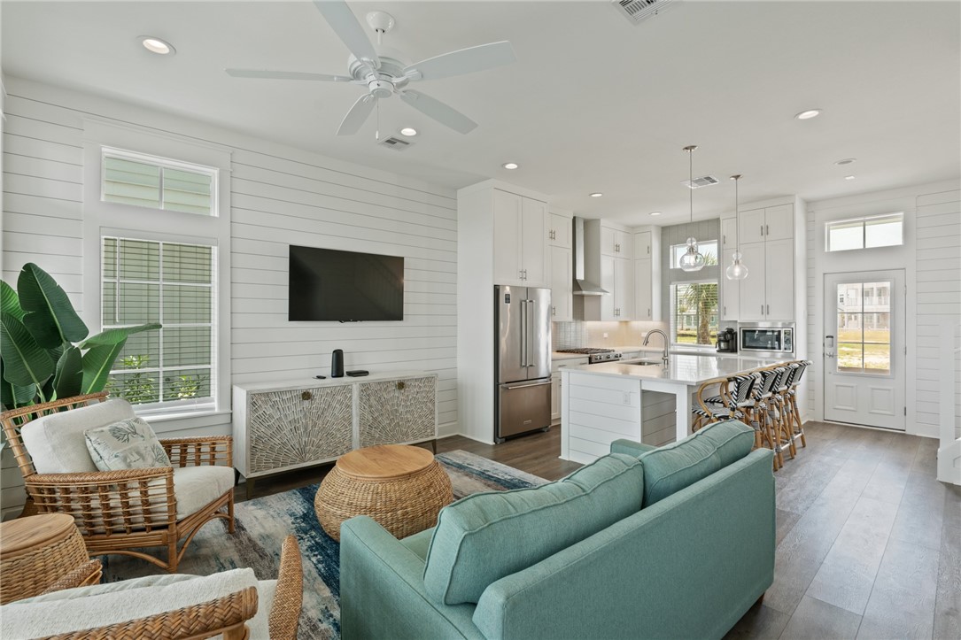 312 Mermaid Tail Property Photo 5