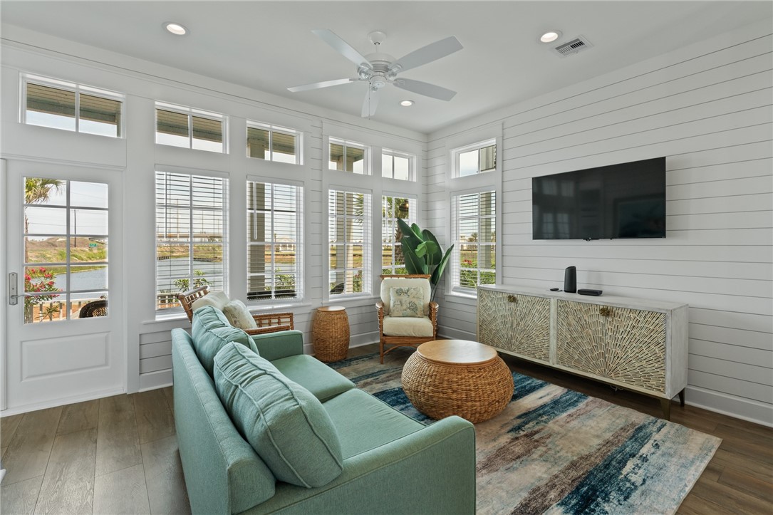 312 Mermaid Tail Property Photo 7