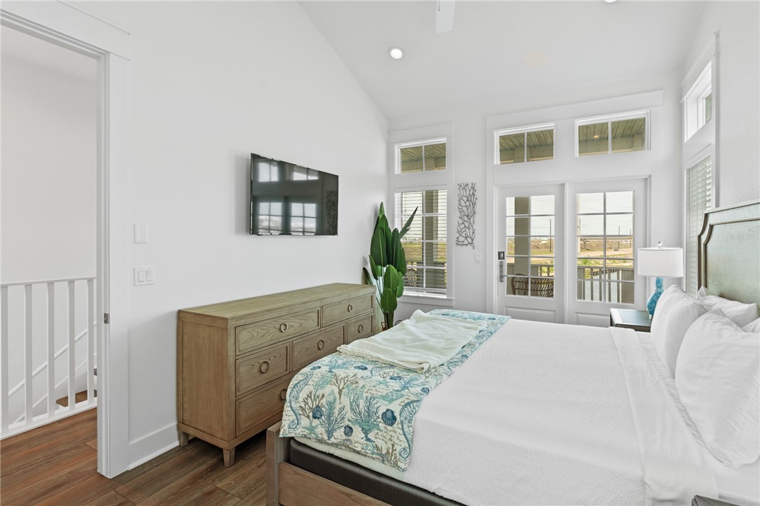 312 Mermaid Tail Property Photo 25