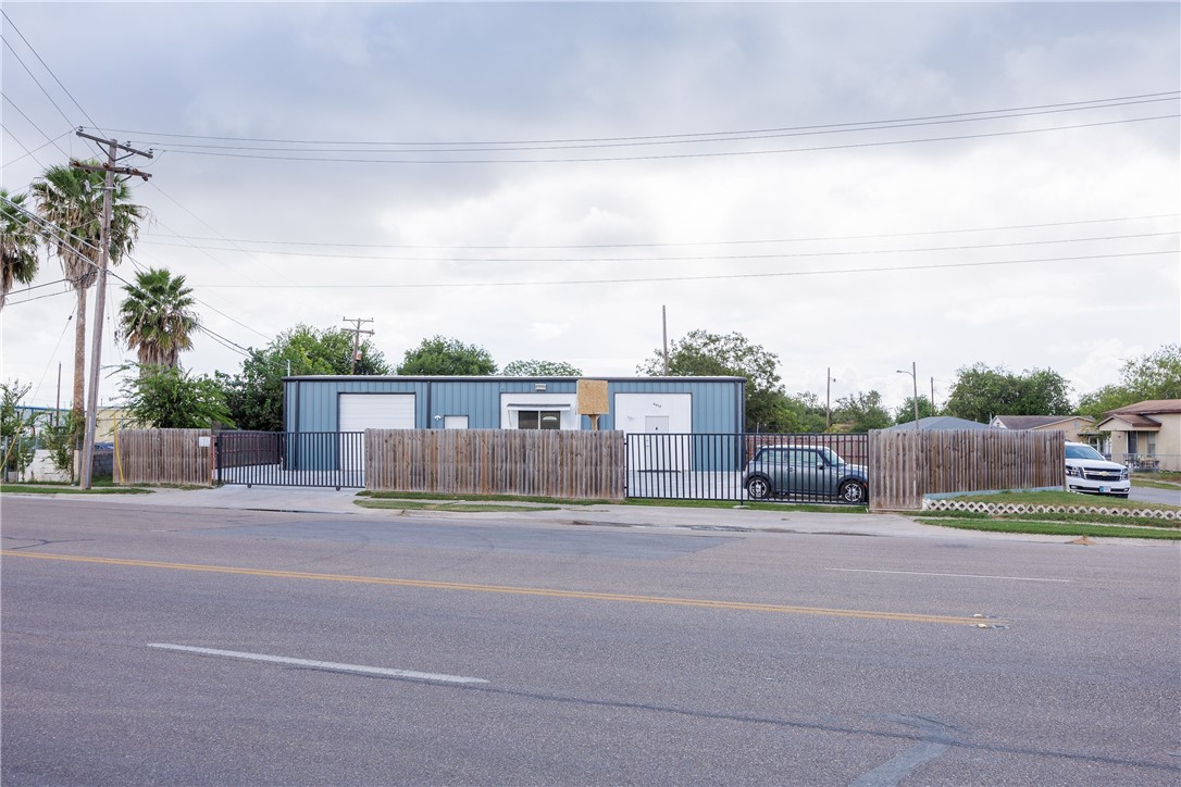 4058 Lou St Property Photo 5