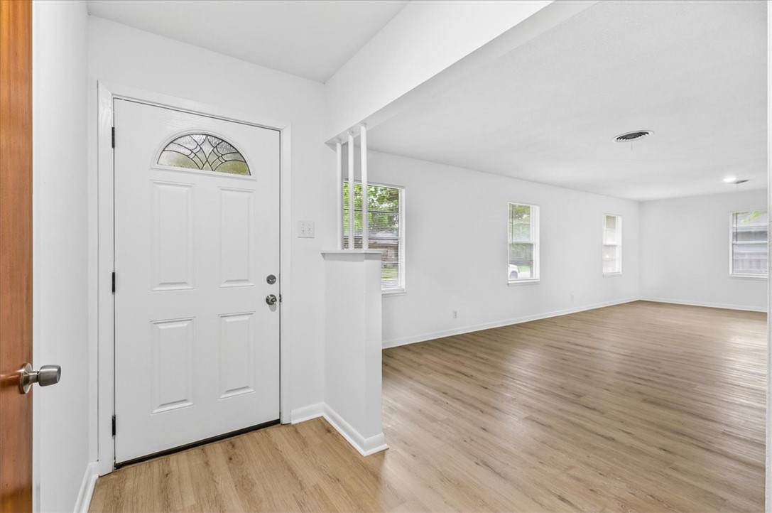 473 University Dr Property Photo 2