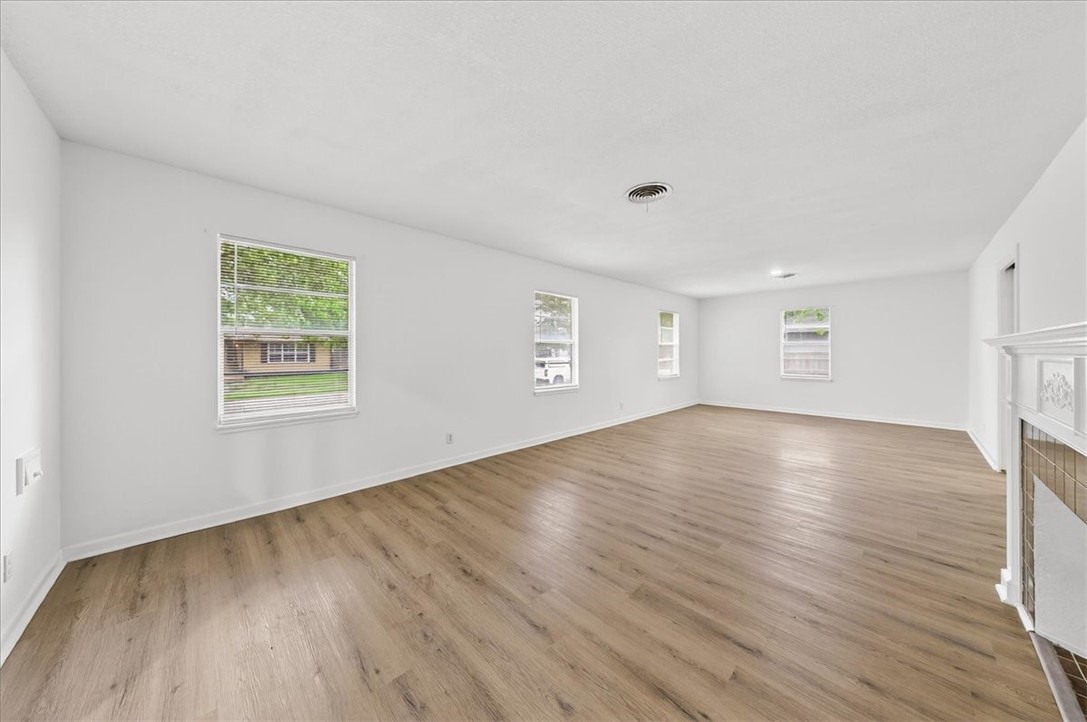 473 University Dr Property Photo 3