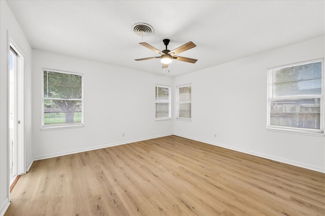 473 University Dr Property Photo 26