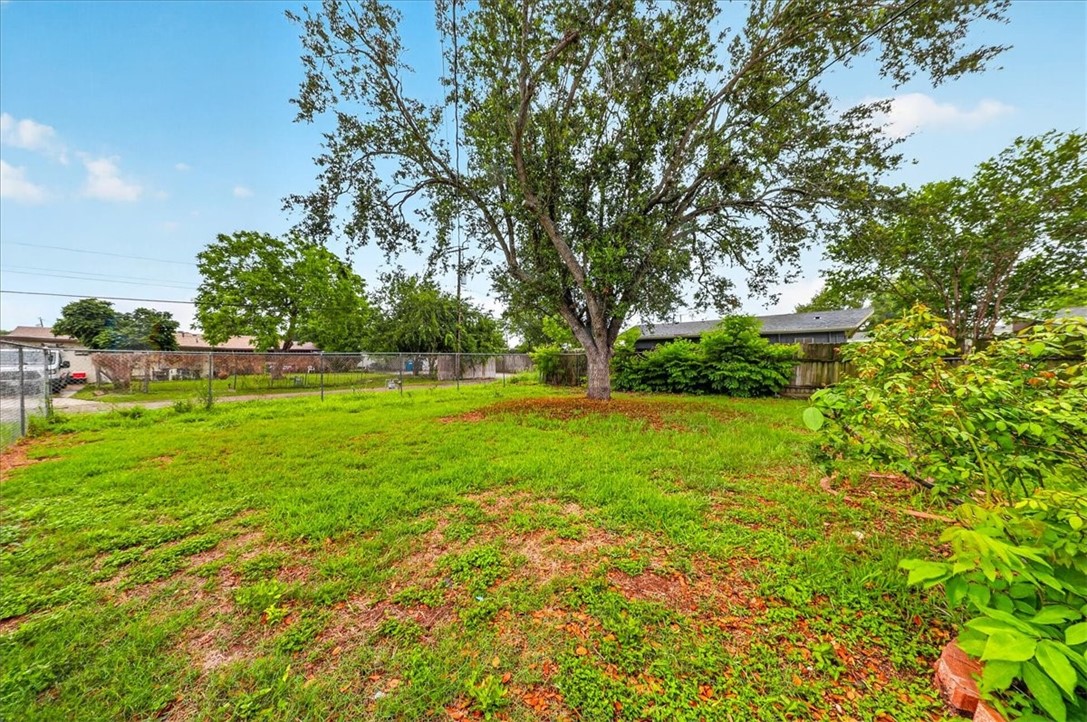 473 University Dr Property Photo 32