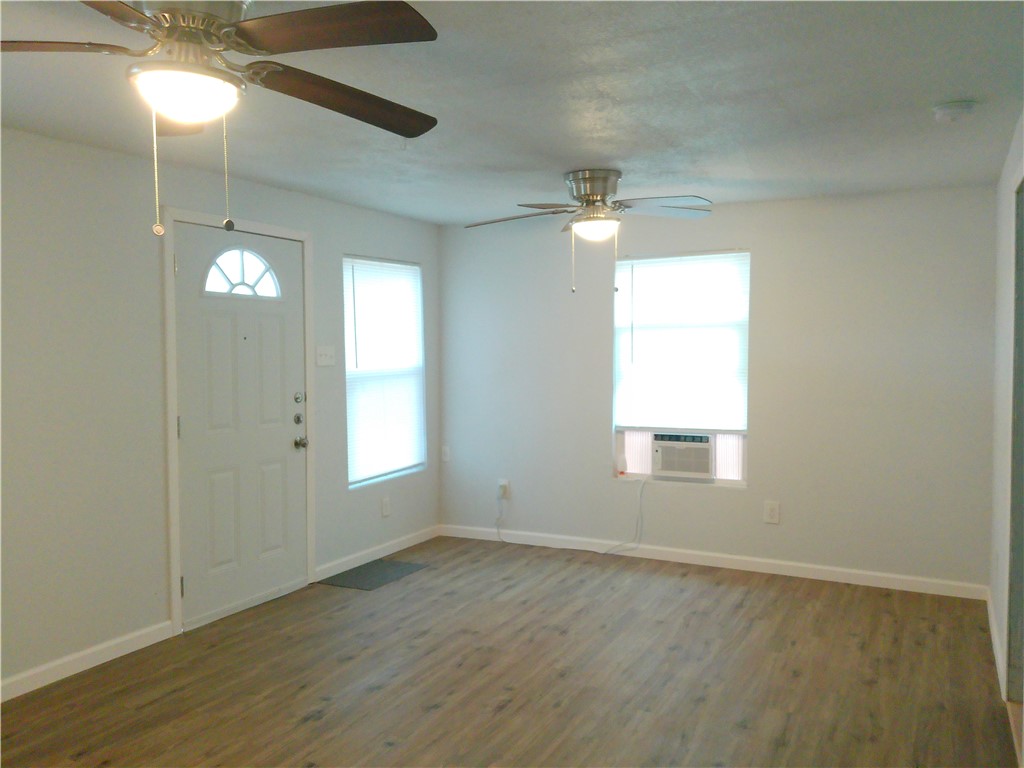 225 Watson St Property Photo 2