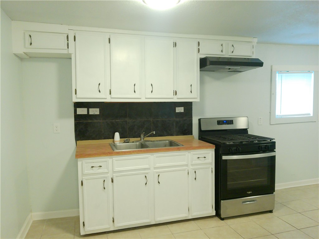 225 Watson St Property Photo 4