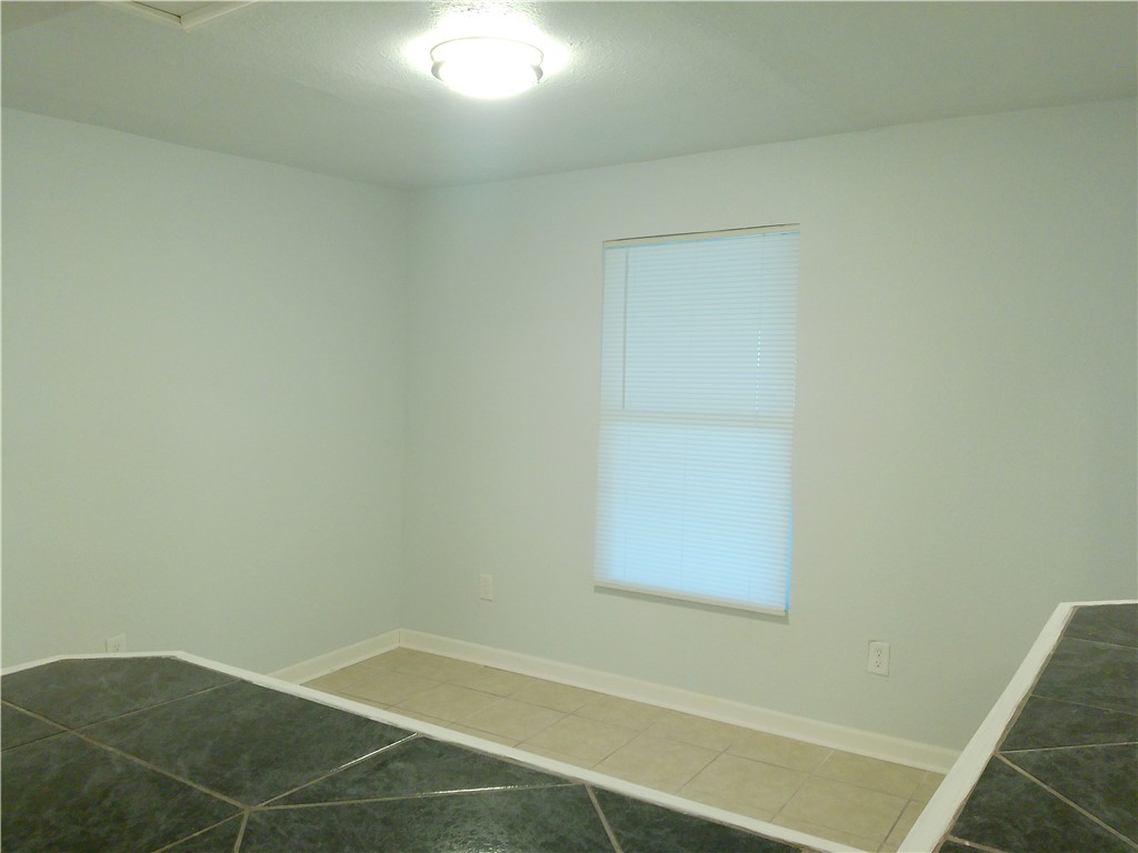 225 Watson St Property Photo 6