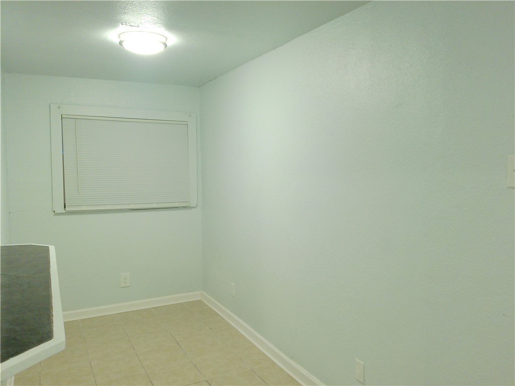 225 Watson St Property Photo 7