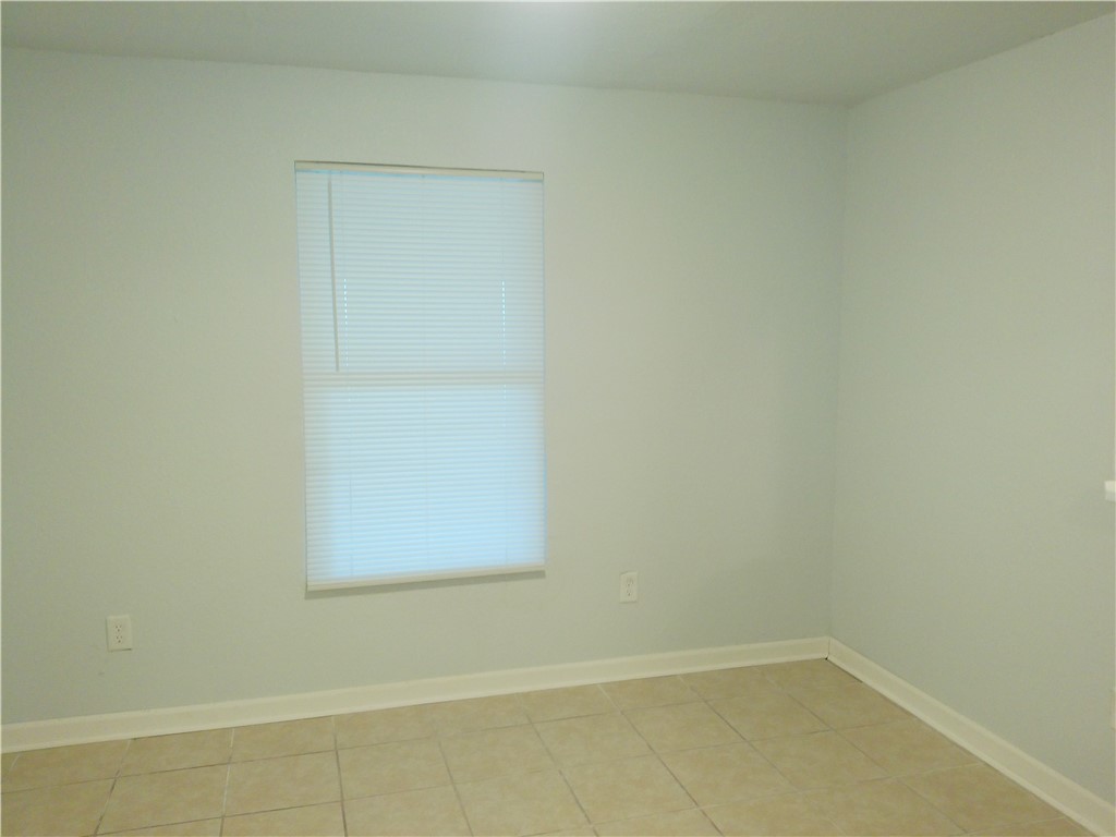 225 Watson St Property Photo 8
