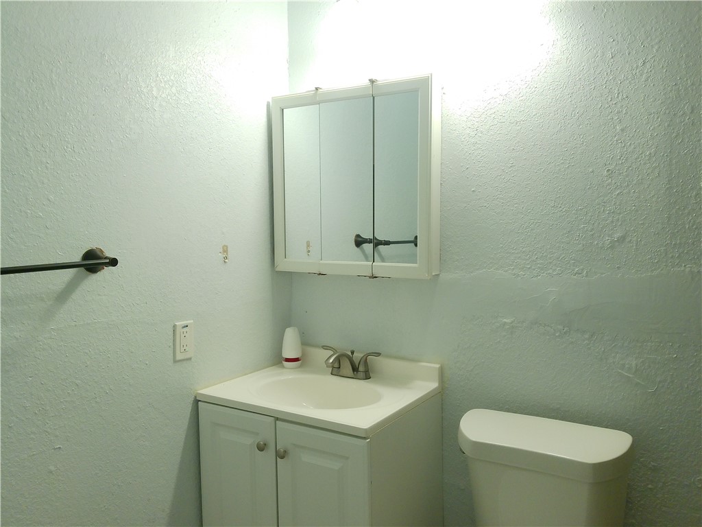 225 Watson St Property Photo 9