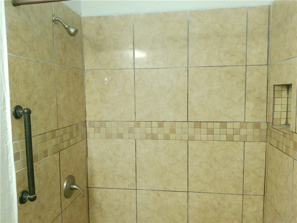 225 Watson St Property Photo 10
