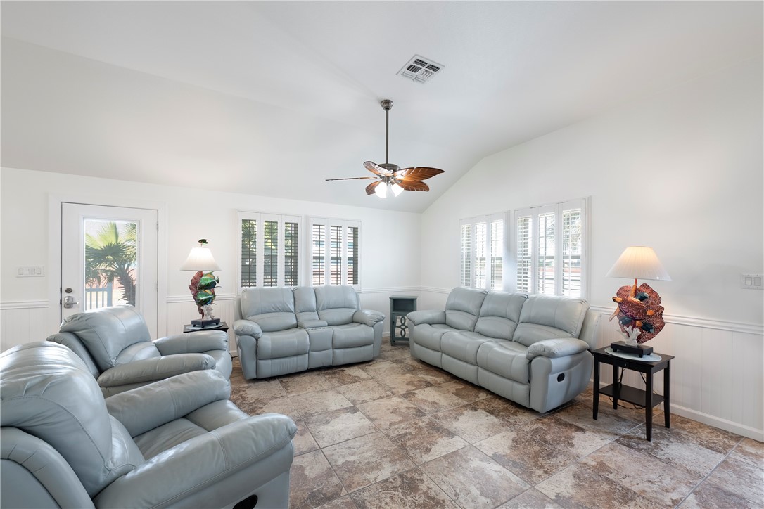 403 Spencers Landing Property Photo 4