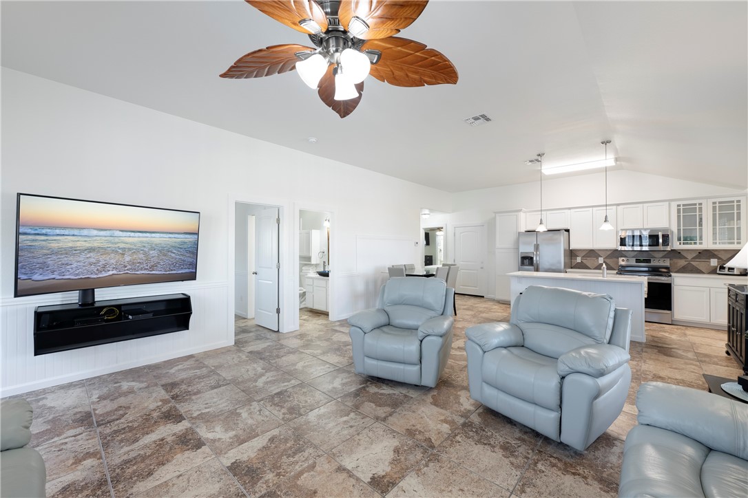 403 Spencers Landing Property Photo 6
