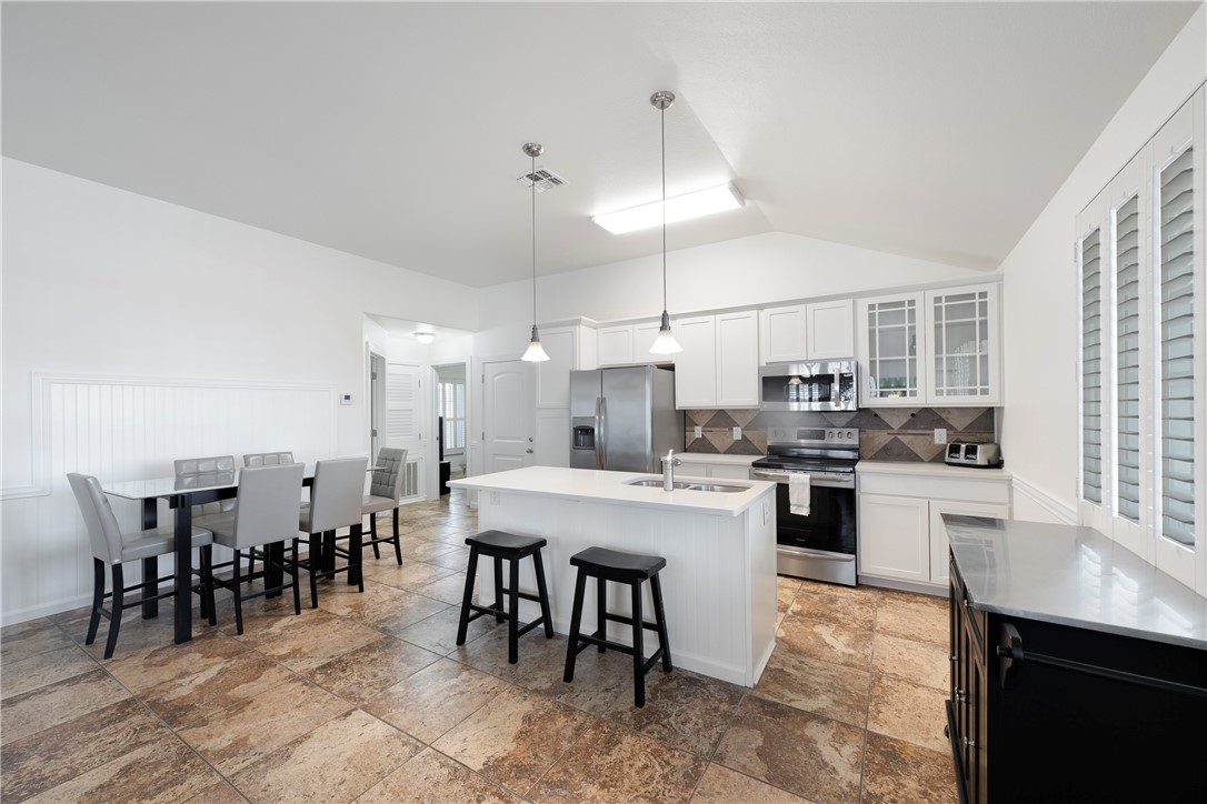 403 Spencers Landing Property Photo 8