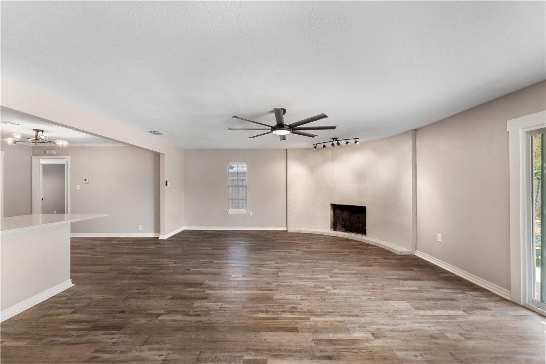 4937 Holmes Dr Property Photo 4