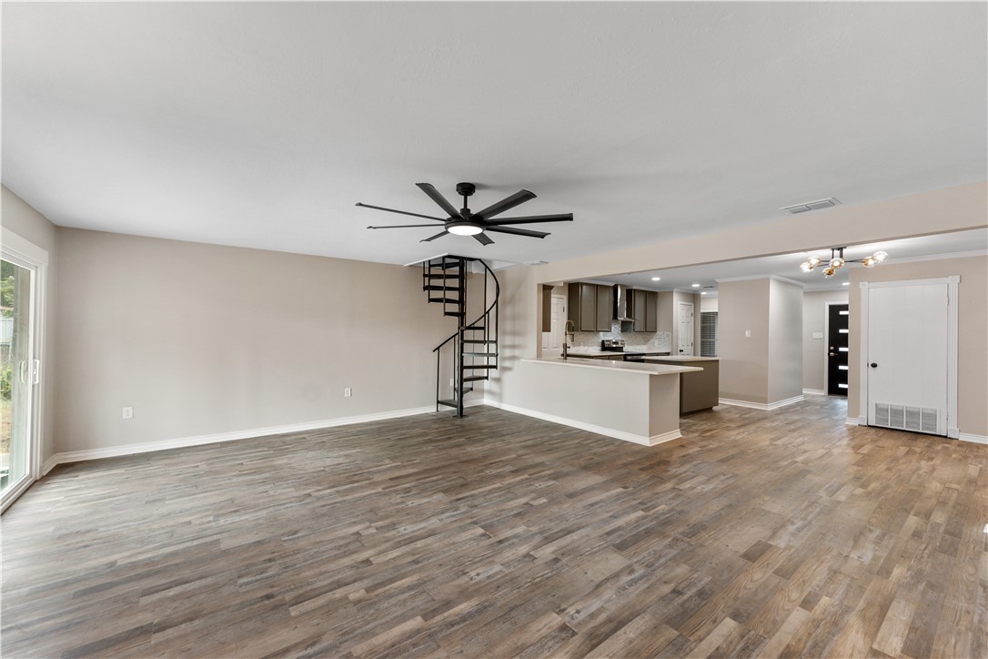 4937 Holmes Dr Property Photo 5