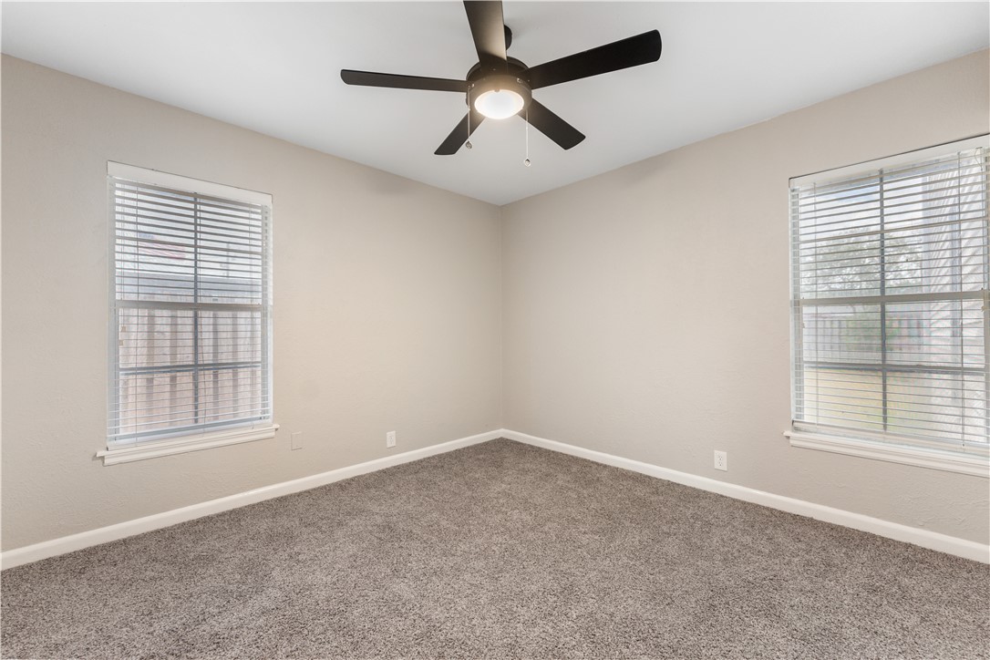 4937 Holmes Dr Property Photo 17