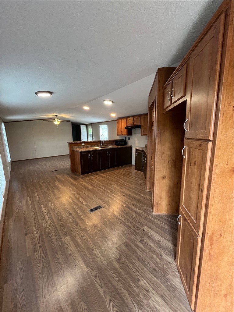 699 S Vista Property Photo 4