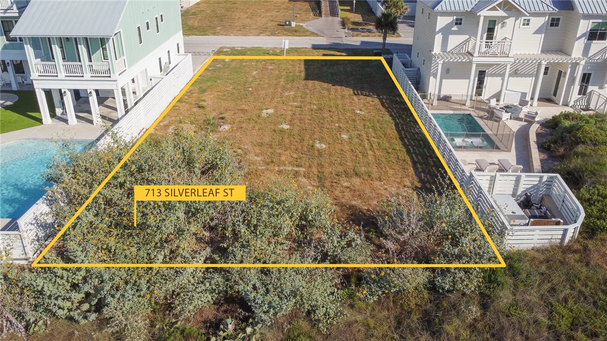 713 Silverleaf St Property Photo 4