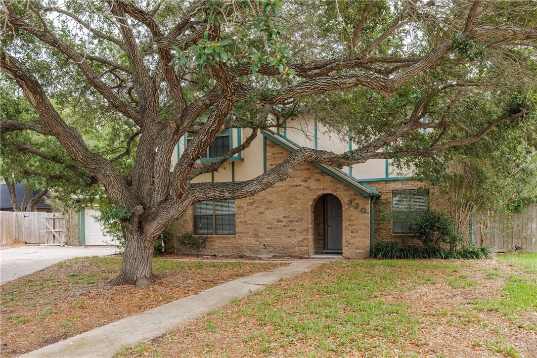 320 Long Pointe Dr Property Photo 1