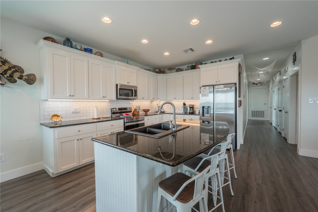109 Copano Cove Property Photo 4