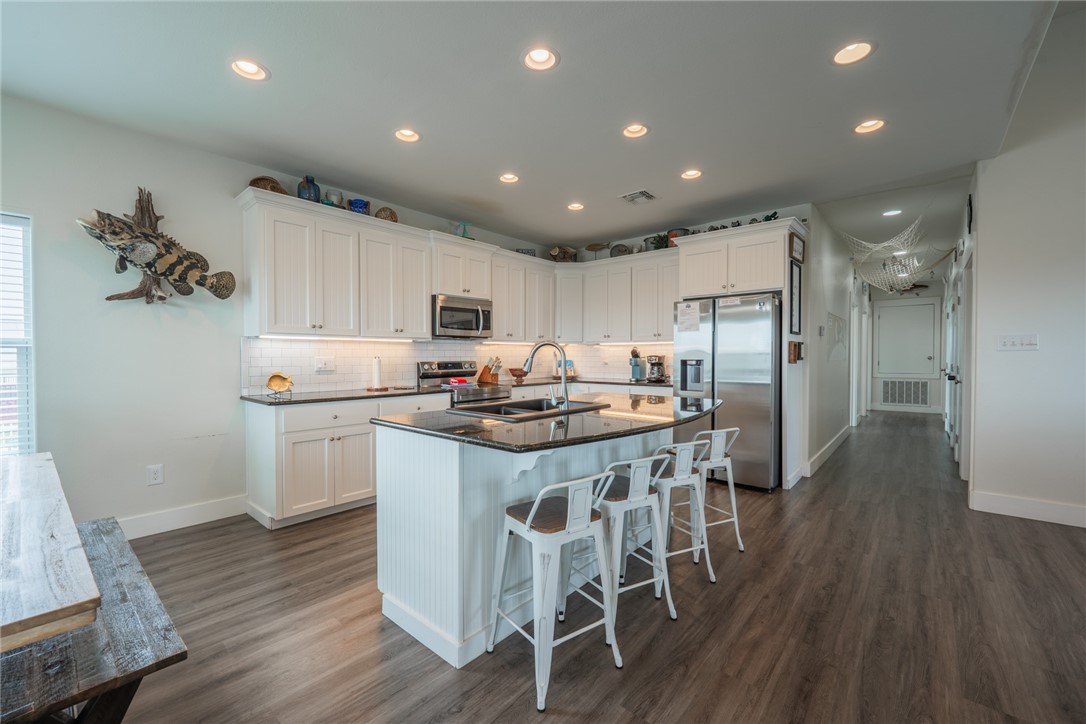 109 Copano Cove Property Photo 7