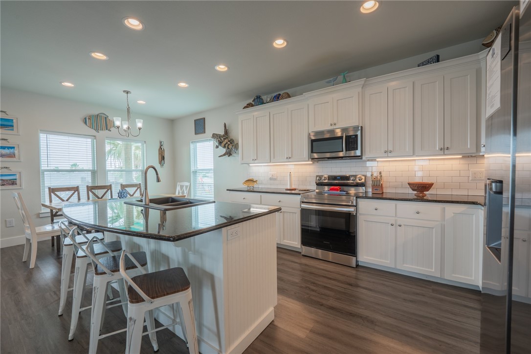 109 Copano Cove Property Photo 8
